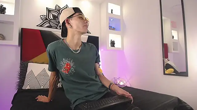 Snapshot of MaikyCooper chatting on 2, 3, 2025 MaikyCooper online show from 2, 3, 2025