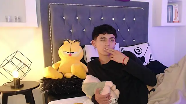 Snapshot of MaikyCooper chatting on 19, 3, 2025 MaikyCooper online show from 19, 3, 2025