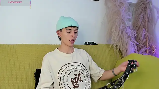 Snapshot of MaikyCooper chatting on 1, 10, 2025 MaikyCooper online show from 1, 10, 2025