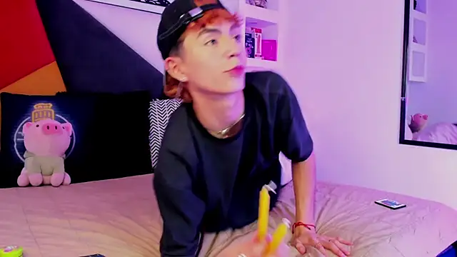 Snapshot of MaikyCooper chatting on 15, 12, 2025 MaikyCooper online show from 15, 12, 2025