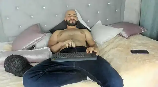 Luke Diaz7 online show from 24, 2, 2025