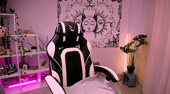 EllySunlover online show from 4, 3, 2025