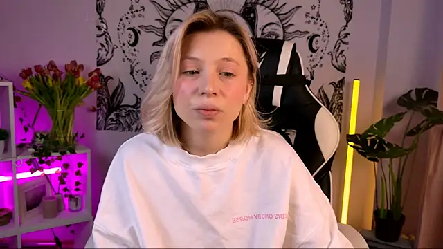 EllySunlover online show from 13, 3, 2025