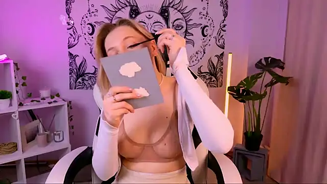 EllySunlover online show from 22, 3, 2025
