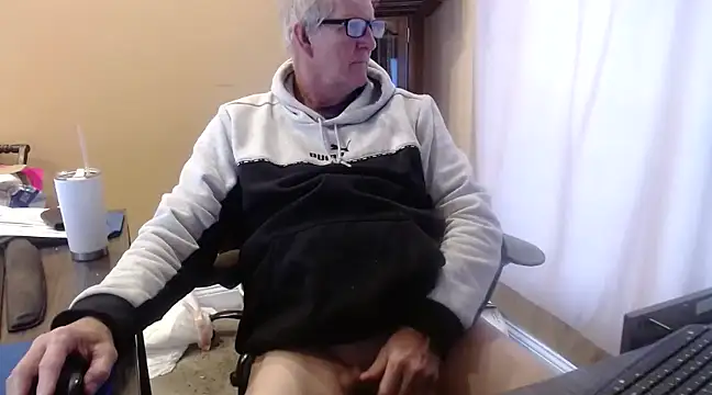 Snapshot of olderandwiser2 chatting on 11, 2, 2025 olderandwiser2 online show from 11, 2, 2025