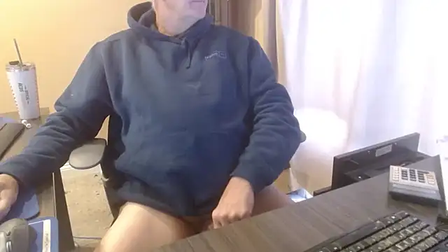 Snapshot of olderandwiser2 chatting on 18, 12, 2025 olderandwiser2 online show from 18, 12, 2025