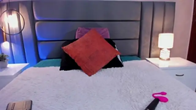 Snapshot of MiaHertz chatting on 13, 11, 2025 MiaHertz online show from 13, 11, 2025