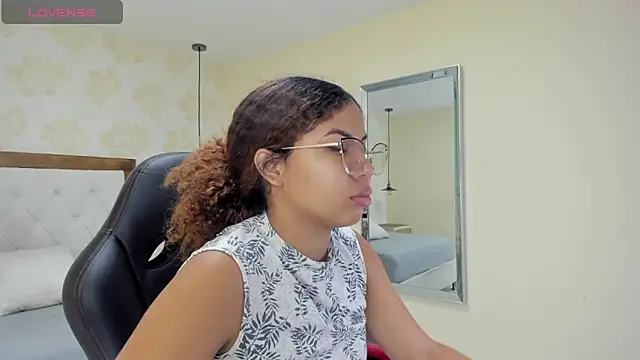 MELINAMARTINS online show from 10, 10, 2025