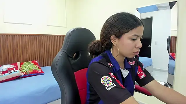 Snapshot of MELINAMARTINS chatting on 16, 12, 2025 MELINAMARTINS online show from 16, 12, 2025