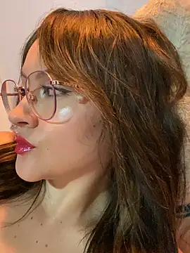 ValentinaOrtiz3 online show from 28, 2, 2025