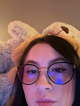 ValentinaOrtiz3 online show from 9, 3, 2026