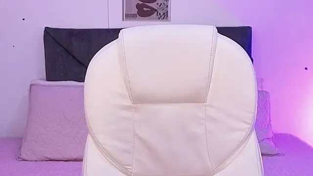 Snapshot of sara_sharma_ chatting on 5, 11, 2025 sara sharma online show from 5, 11, 2025