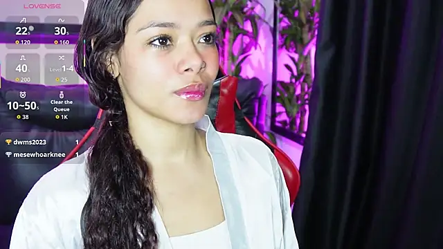 Snapshot of sara_sharma_ chatting on 19, 12, 2025 sara sharma online show from 19, 12, 2025