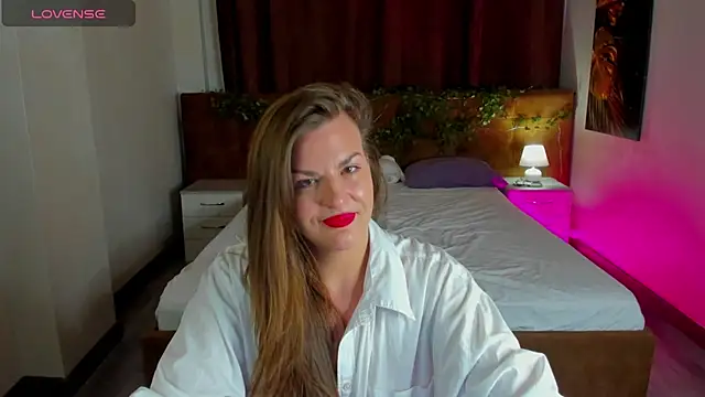 Snapshot of kamilla___moon chatting on 5, 3, 2025 kamilla moon online show from 5, 3, 2025