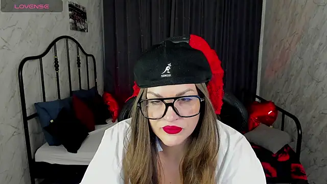 Snapshot of kamilla___moon chatting on 10, 3, 2025 kamilla moon online show from 10, 3, 2025