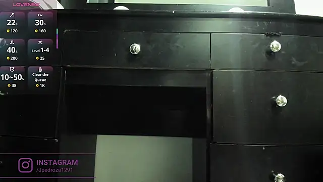 crystal beennz online show from 5, 12, 2025