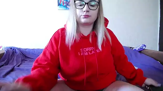 YourSwetiwGirl online show from 28, 4, 2026