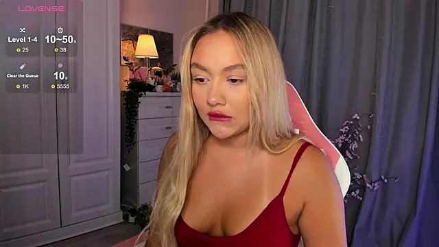 Snapshot of _Loneve__ chatting on 9, 10, 2025  Loneve   online show from 9, 10, 2025