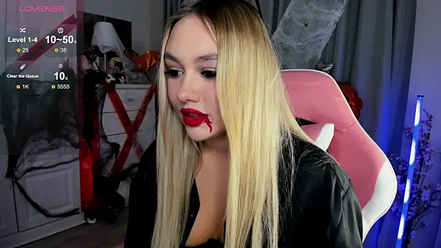 Snapshot of _Loneve__ chatting on 31, 10, 2025  Loneve   online show from 31, 10, 2025