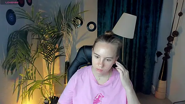 Snapshot of Lika_0ne chatting on 30, 9, 2025 Lika 0ne online show from 30, 9, 2025