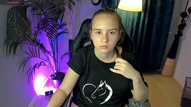 Snapshot of Lika_0ne chatting on 4, 10, 2025 Lika 0ne online show from 4, 10, 2025