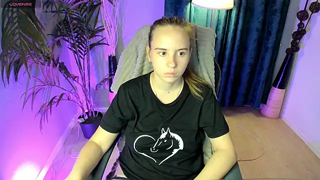 Snapshot of Lika_0ne chatting on 7, 10, 2025 Lika 0ne online show from 7, 10, 2025