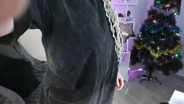 Snapshot of HoneySallyMoore chatting on 21, 12, 2024 HoneySallyMoore online show from 21, 12, 2024