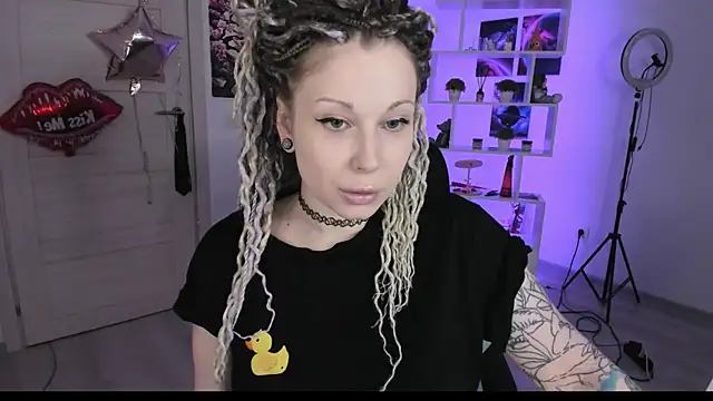 Snapshot of HoneySallyMoore chatting on 25, 9, 2025 HoneySallyMoore online show from 25, 9, 2025