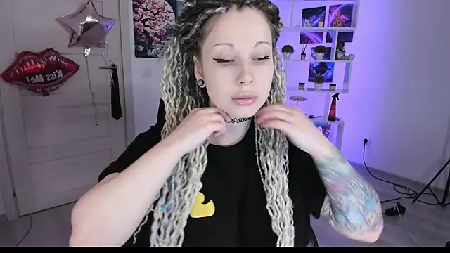 Snapshot of HoneySallyMoore chatting on 28, 9, 2025 HoneySallyMoore online show from 28, 9, 2025