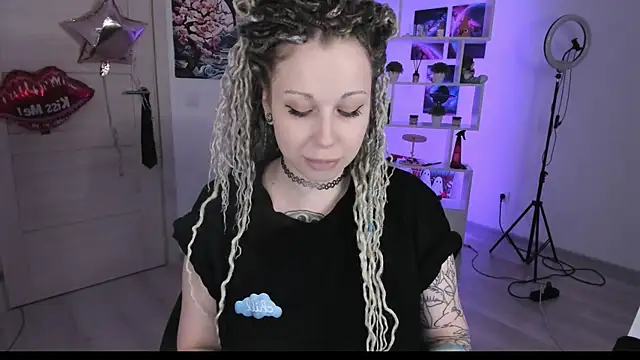 Snapshot of HoneySallyMoore chatting on 1, 10, 2025 HoneySallyMoore online show from 1, 10, 2025