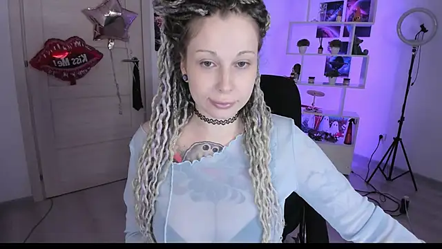 Snapshot of HoneySallyMoore chatting on 9, 10, 2025 HoneySallyMoore online show from 9, 10, 2025