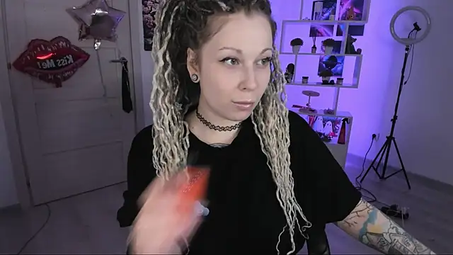 Snapshot of HoneySallyMoore chatting on 22, 10, 2025 HoneySallyMoore online show from 22, 10, 2025