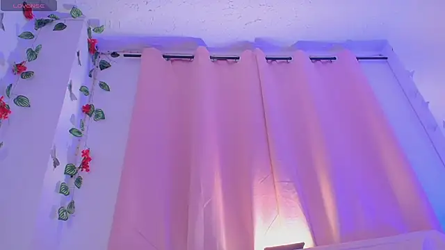 Snapshot of Daphnewalker__ chatting on 25, 6, 2026 Daphnewalker online show from 25, 6, 2026