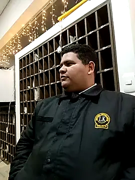 Snapshot of oscarshow24 chatting on 18, 12, 2025 oscarshow24 online show from 18, 12, 2025