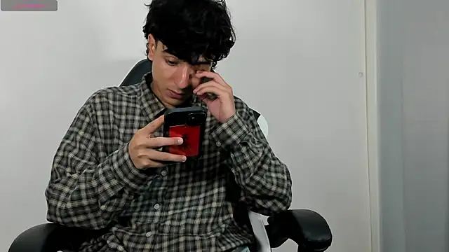 Snapshot of salvatore_montt chatting on 1, 3, 2025 salvatore montt online show from 1, 3, 2025