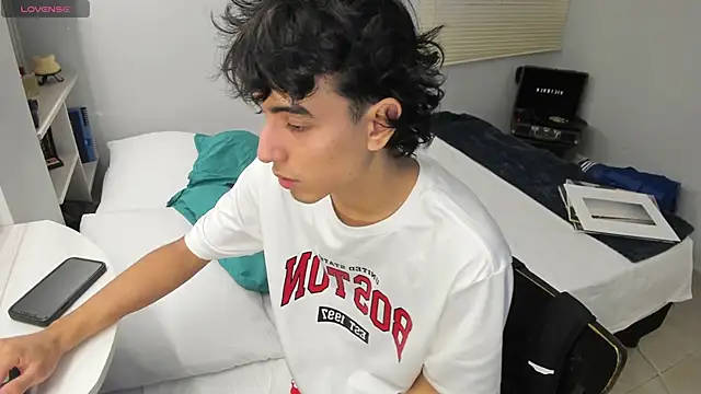 Snapshot of salvatore_montt chatting on 6, 3, 2025 salvatore montt online show from 6, 3, 2025