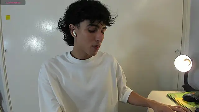 Snapshot of salvatore_montt chatting on 9, 3, 2025 salvatore montt online show from 9, 3, 2025