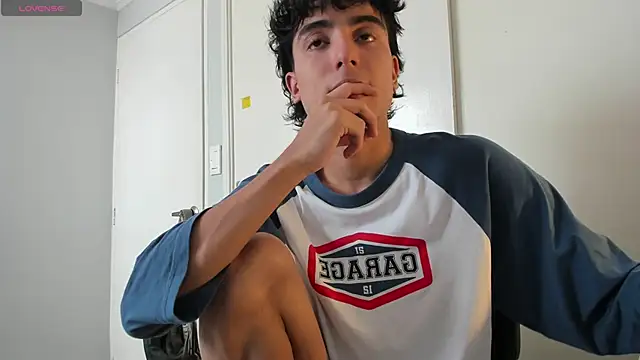 Snapshot of salvatore_montt chatting on 9, 3, 2025 salvatore montt online show from 9, 3, 2025