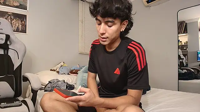 Snapshot of salvatore_montt chatting on 23, 12, 2025 salvatore montt online show from 23, 12, 2025