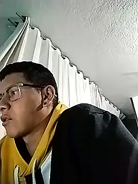 Luiyi1997 online show from 9, 3, 2025