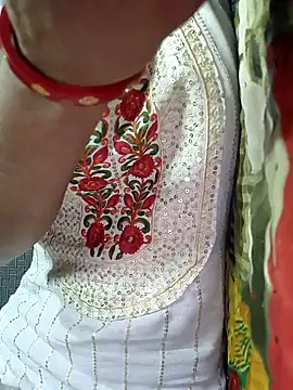 Snapshot of lovely----bhabhi chatting on 18, 12, 2025 lovely----bhabhi online show from 18, 12, 2025