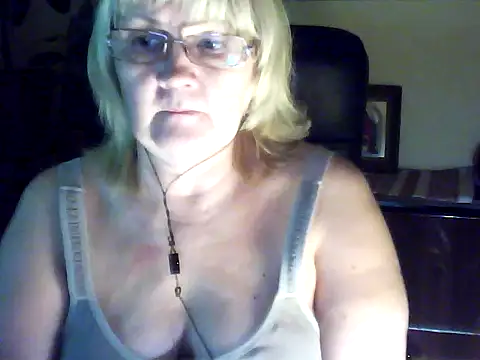 Snapshot of Violet5364 chatting on 17, 11, 2025 Violet5364 online show from 17, 11, 2025