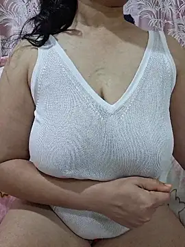 Snapshot of Jassi_Does chatting on 14, 1, 2026 Jassi Does online show from 14, 1, 2026