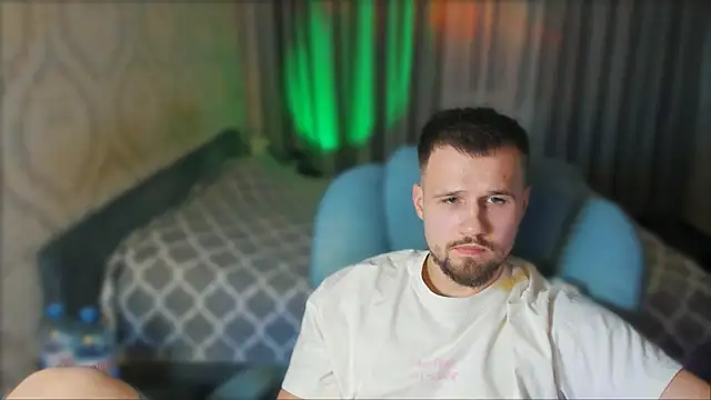 Snapshot of Vladik_b chatting on 4, 3, 2026 Vladik b online show from 4, 3, 2026