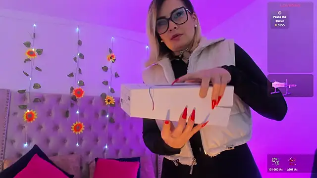 Snapshot of CandieGilson__ chatting on 8, 10, 2025 CandieGilson online show from 8, 10, 2025