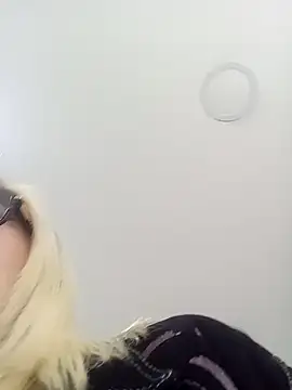 Snapshot of CandieGilson__ chatting on 10, 10, 2025 CandieGilson online show from 10, 10, 2025