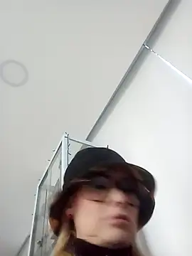 Snapshot of CandieGilson__ chatting on 17, 12, 2025 CandieGilson online show from 17, 12, 2025