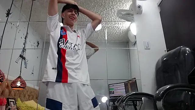 Estiv18  online show from 22, 3, 2025