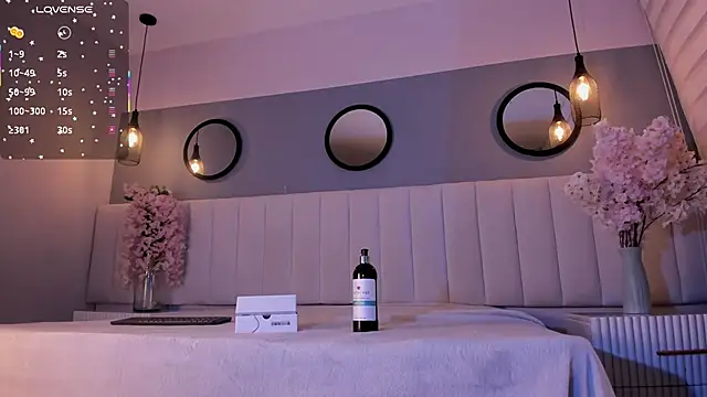 Snapshot of alice_lodge chatting on 15, 11, 2025 alice lodge online show from 15, 11, 2025