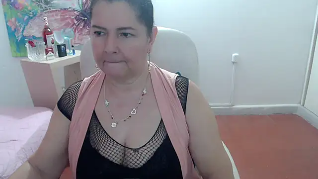 Snapshot of leonela_69 chatting on 12, 10, 2025 leonela 69 online show from 12, 10, 2025